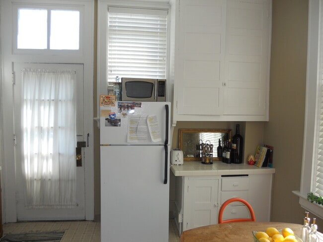 Kitchen area - 627 Ripley St