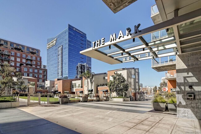 Building Photo - 800 The Mark Ln
