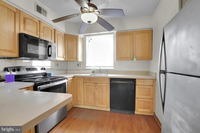 Building Photo - 6736 Emlen St
