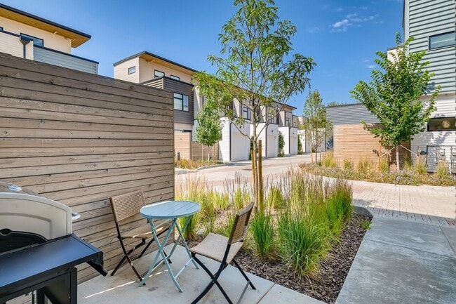 Building Photo - Contemporary Townhome with Rooftop Deck-Flatiron Views