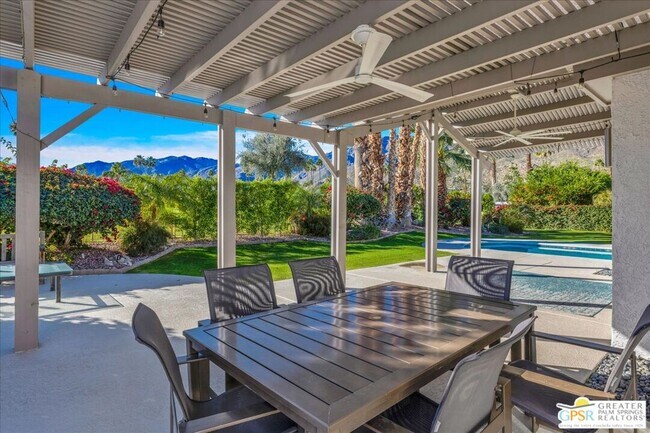 Building Photo - 605 E Sierra Way