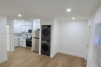 Building Photo - 417 NW 2nd Ave