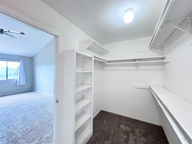 Building Photo - 4711 Spicewood Springs Rd