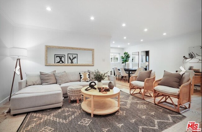 Building Photo - 960 Larrabee St