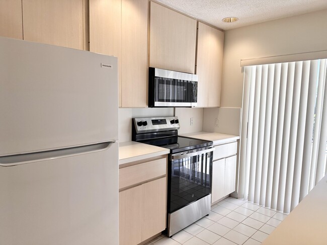 Building Photo - 9157 Sun Terrace Cir