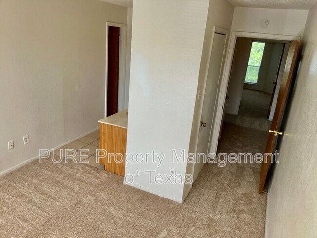 Building Photo - 12120 Thompkins Dr