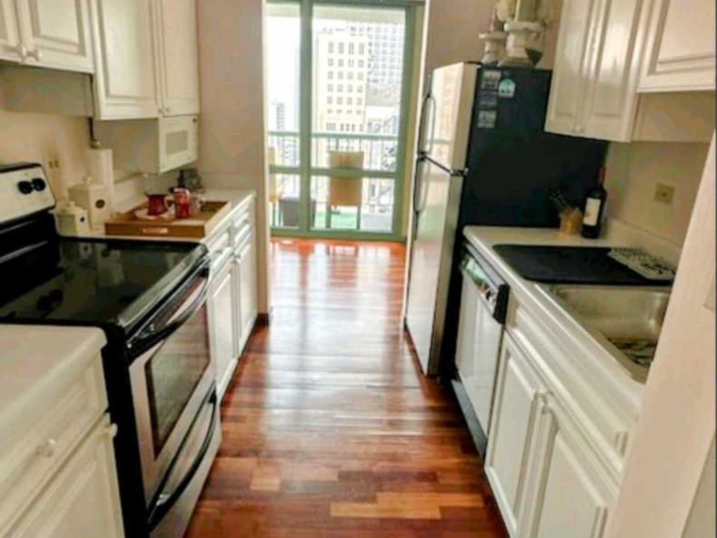 Building Photo - 111 W Maple St