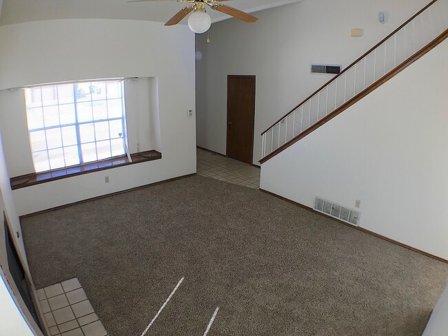 Building Photo - Northeast El Paso 3bed/2.5bath with Loft!