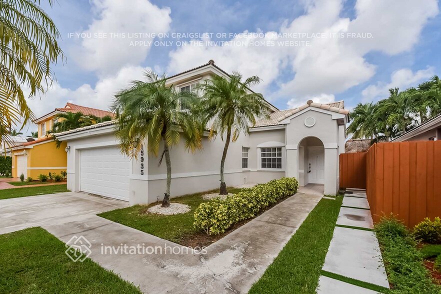 Building Photo - 15935 SW 83rd Terrace