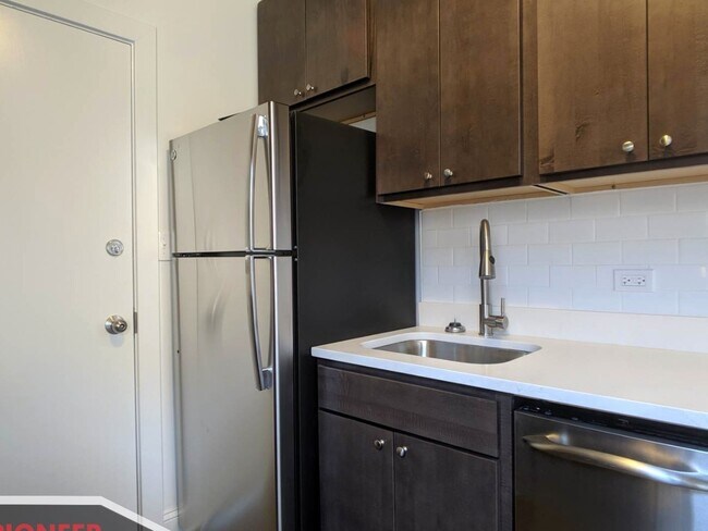 Building Photo - 2641 N Spaulding Ave