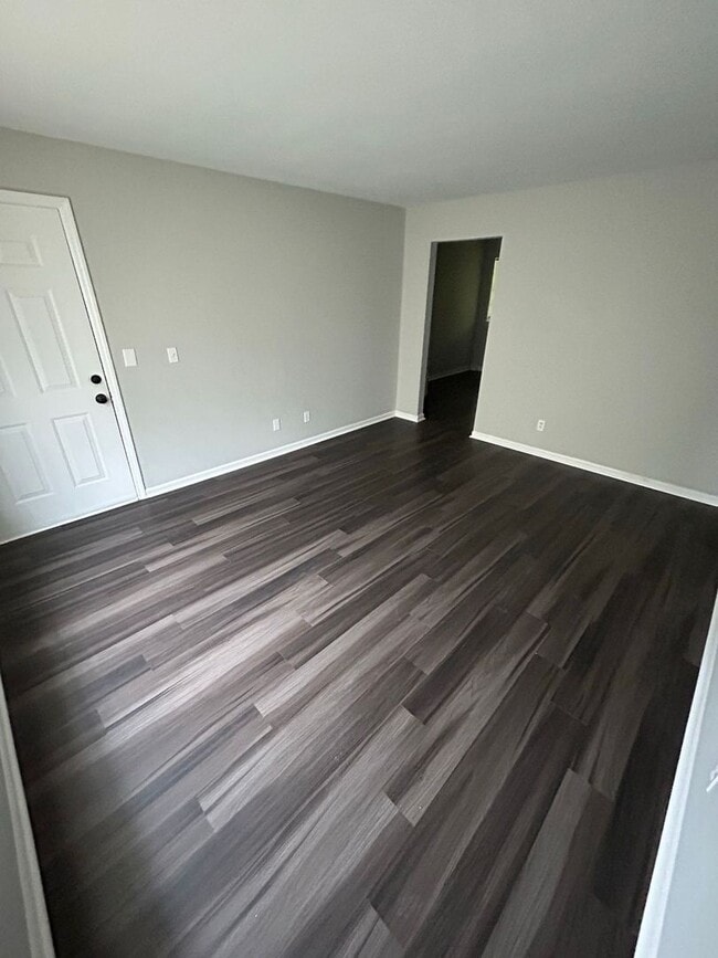 Building Photo - 2 Bedroom Apartment in Carrollton City Limits!