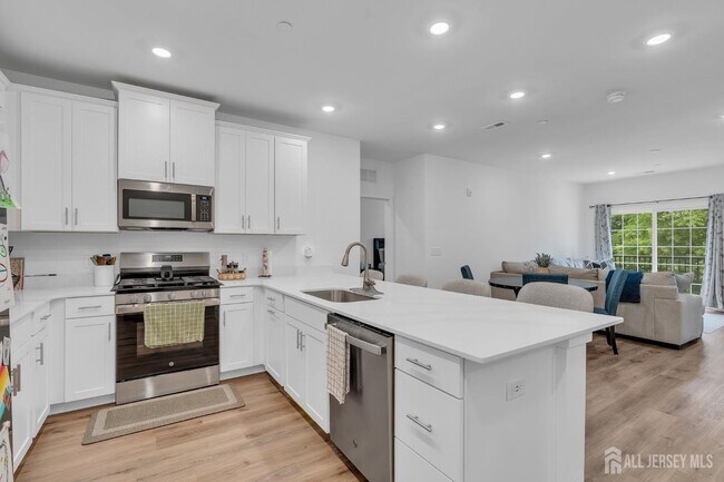 Building Photo - 28204 Radford Ct