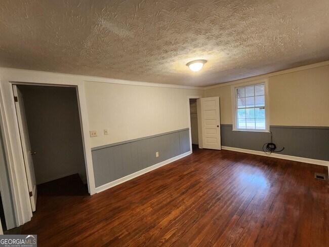 Building Photo - 2269 Camille Dr