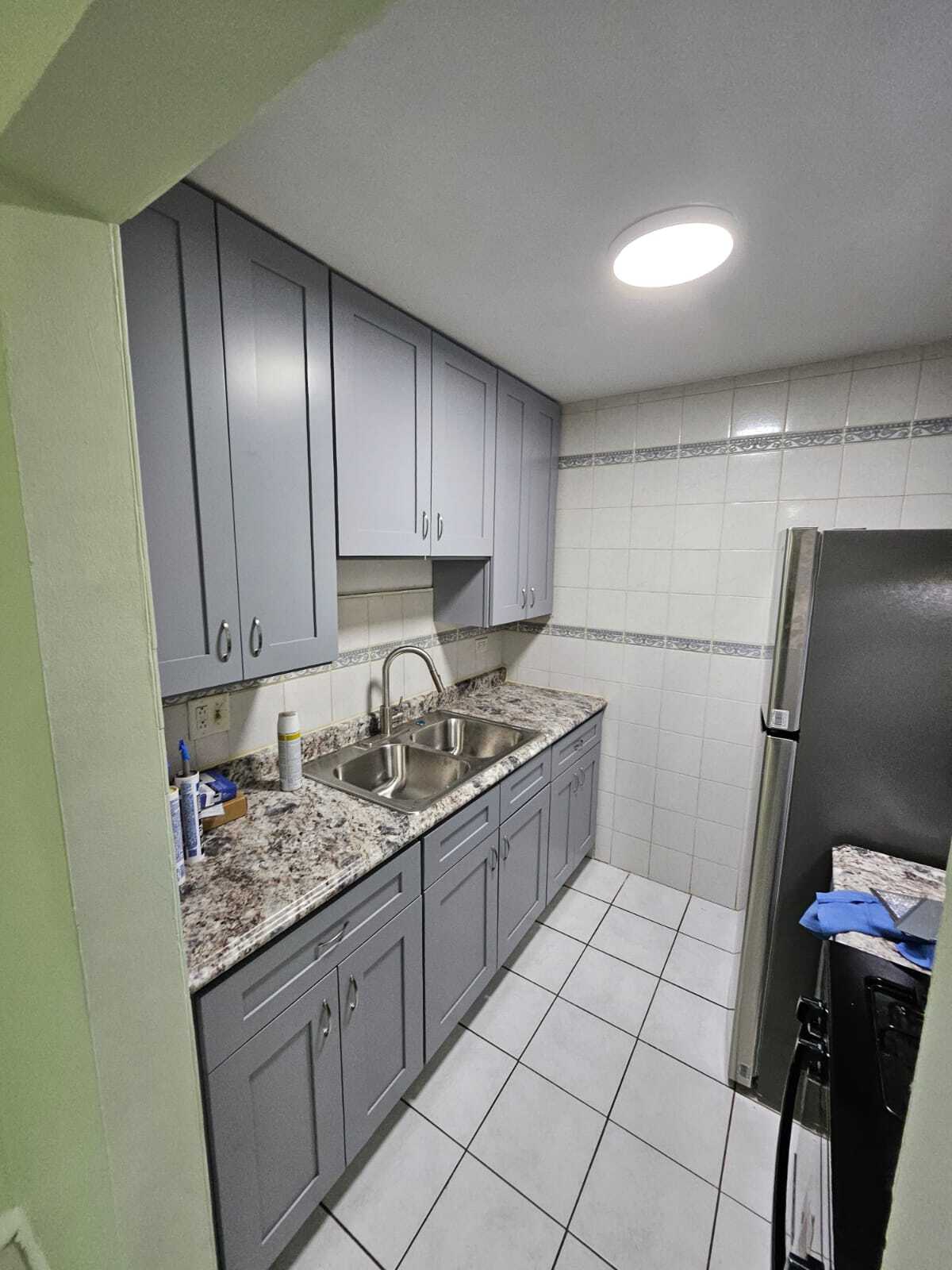 Building Photo - 580 Hill Dr