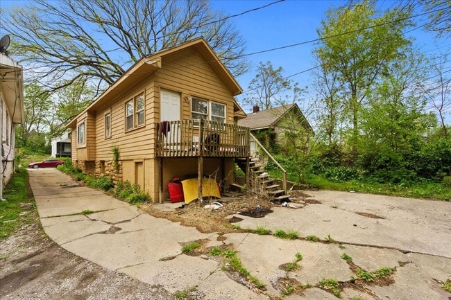 Building Photo - 2 Bed 1 Bath