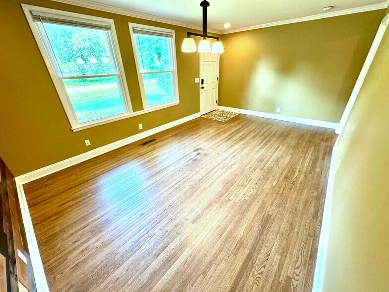 Dining/Main Front Room - 5011 Suter Dr
