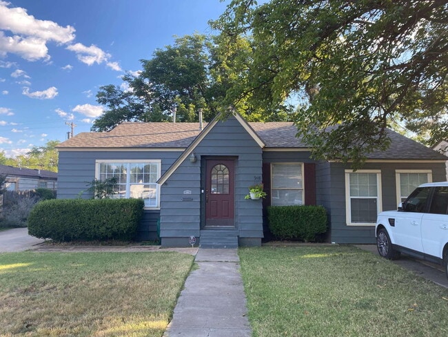 Building Photo - 3315 25th St