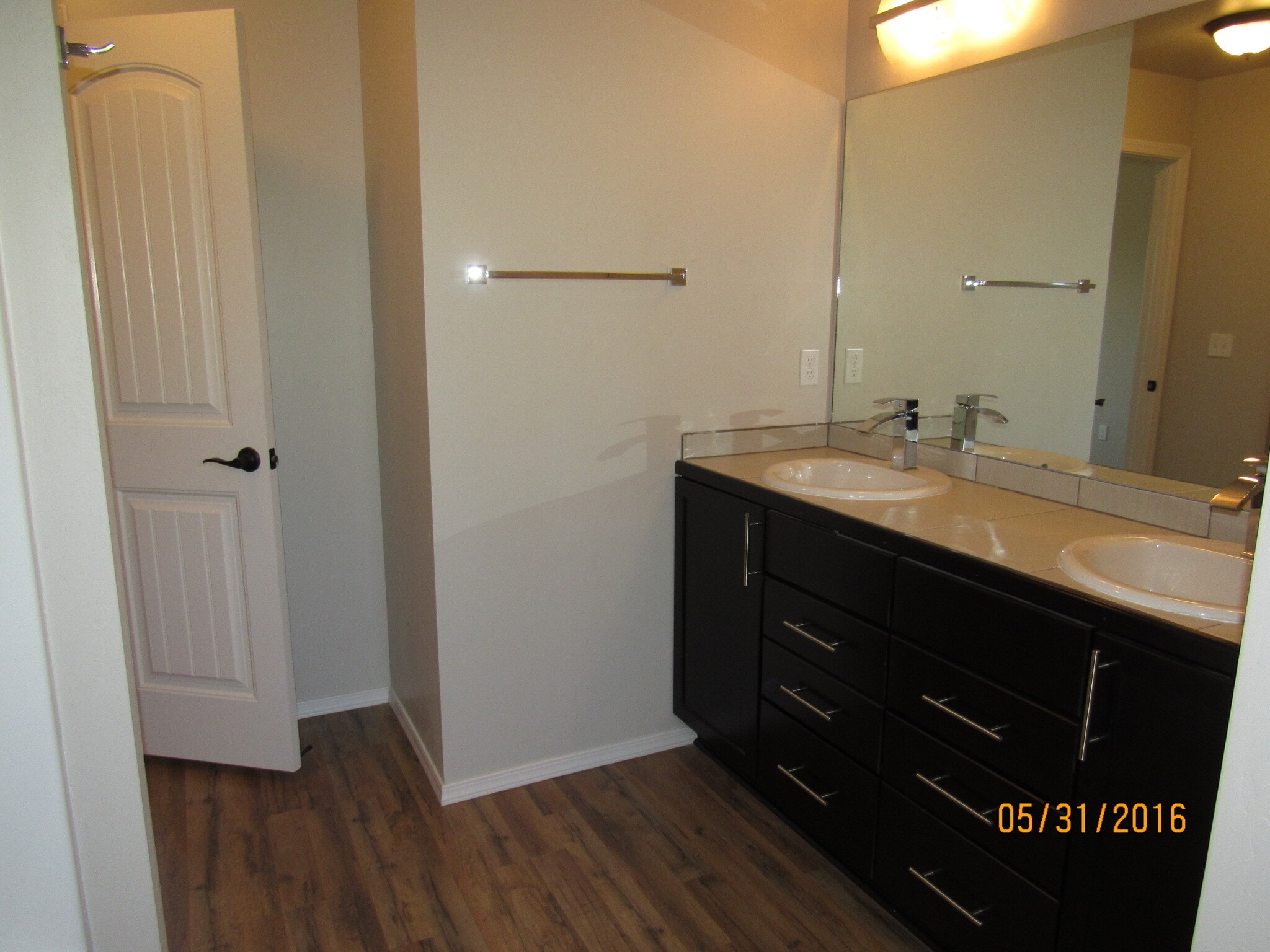 Double sinks w/many drawers - 313 Star Crossing