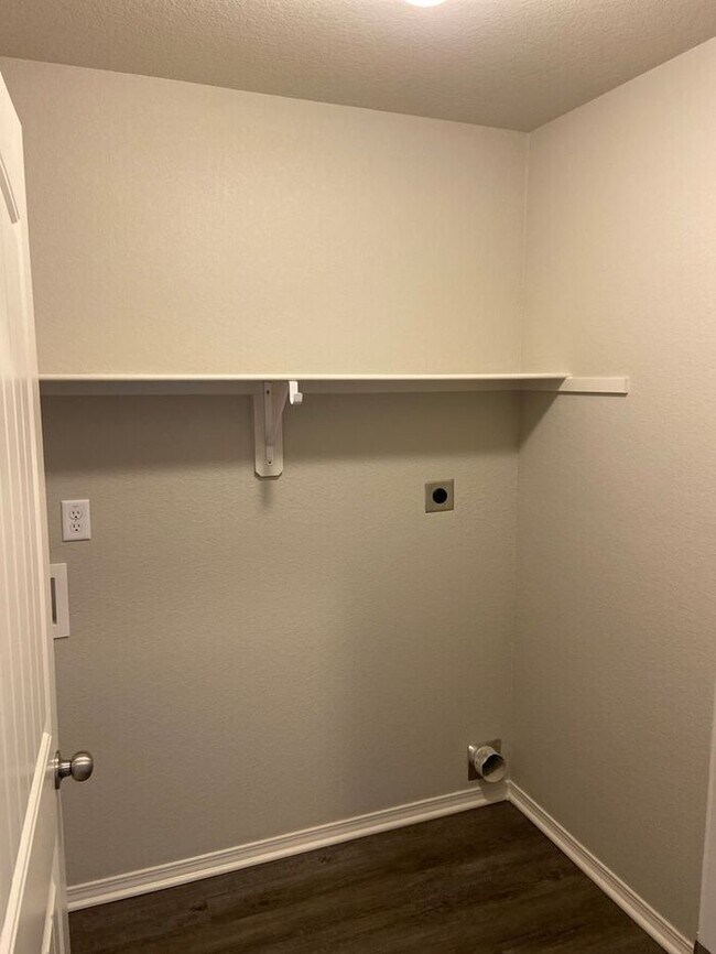 Building Photo - Pre-Leasing Now! | Modern Four-Bedroom, Two-Bath Home in Conrad Court