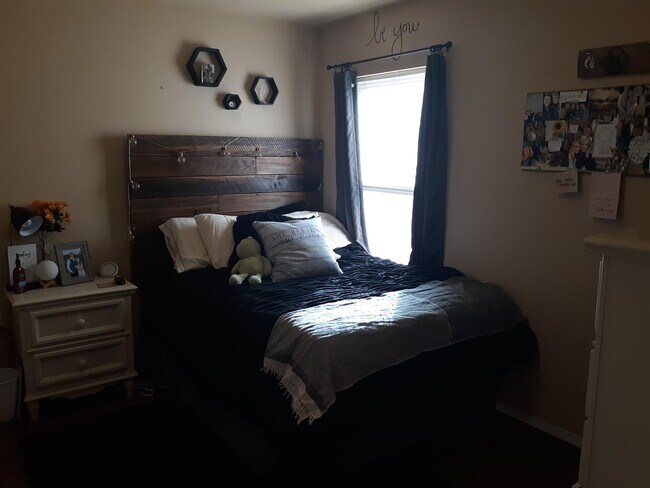 Building Photo - 521 S Blakely St