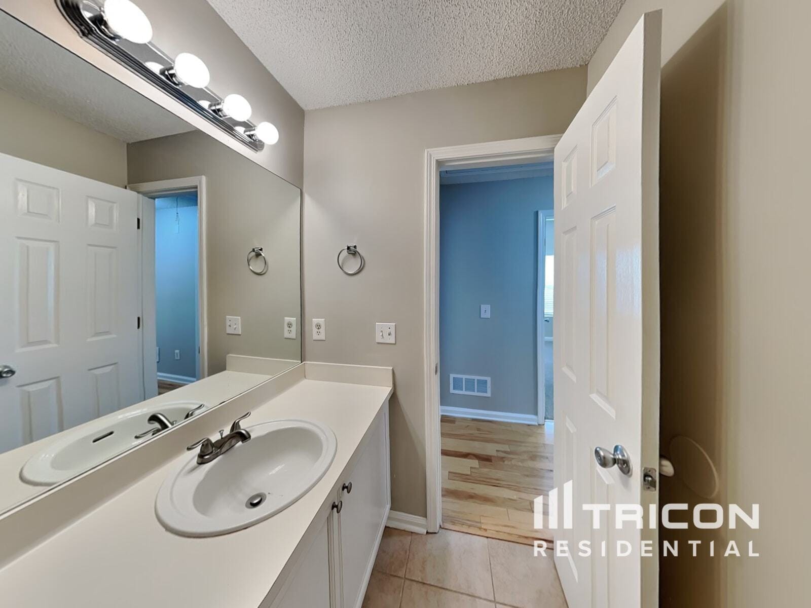 Building Photo - 5922 Graywood Cir SE
