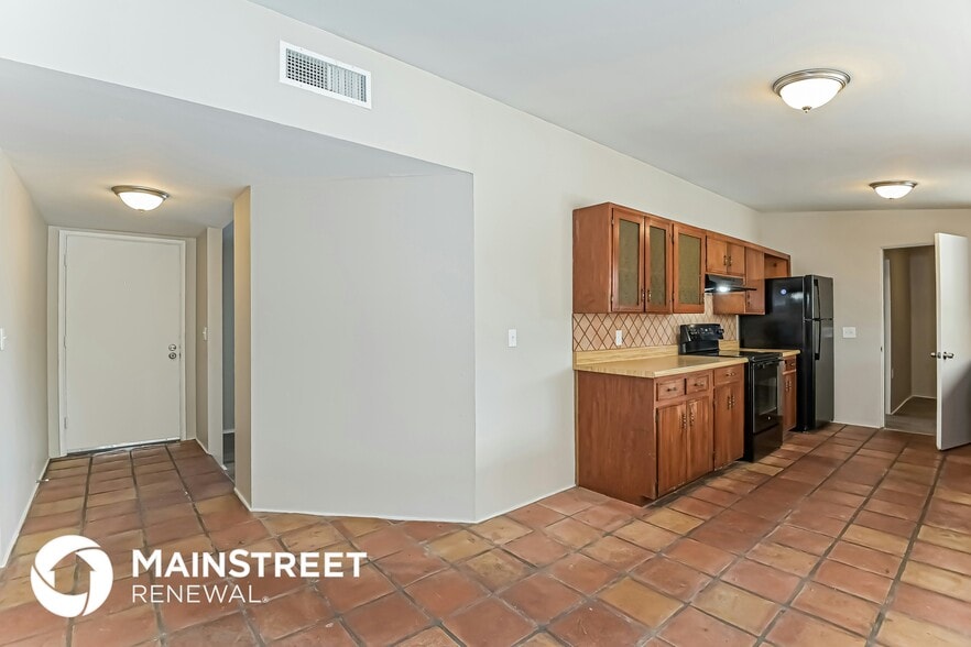 Building Photo - 7126 E 34th St