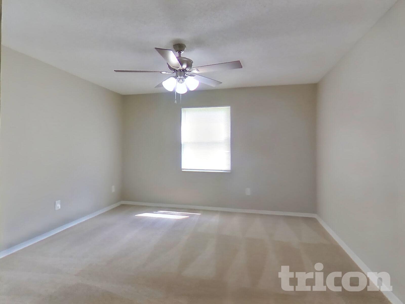 Building Photo - 2663 Kenwood Dr E