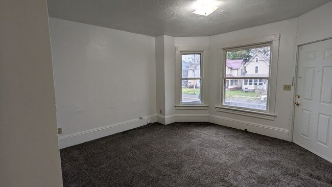 Building Photo - J &amp; D Family Properties (719 Prospect Ave)