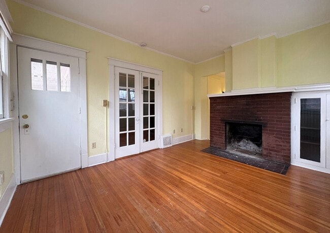 Building Photo - 908 E Washington St