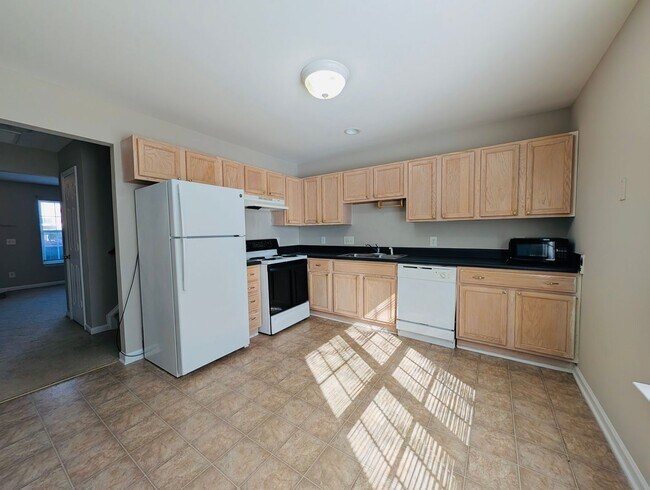 Building Photo - Great Rental Close to NC State