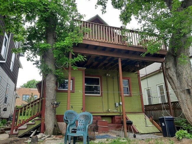 Building Photo - 220 E Smith St