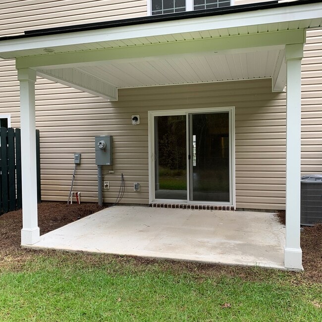 Building Photo - Cute 3 bedroom 2 bath