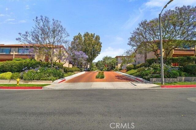 Building Photo - 5927 Armaga Spring Rd