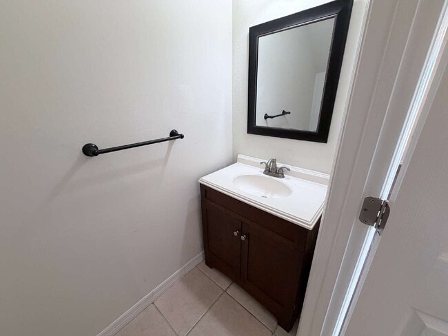 Building Photo - 2 Bedroom Lakeview Winter Haven Home Now Available for Rent!