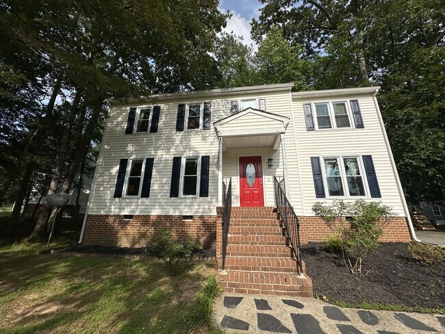 Building Photo - For Rent: Charming 4-Bedroom Colonial in C...