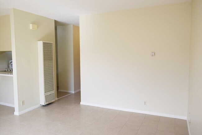 Building Photo - Downstairs North Park Apartment with Parking & Onsite Laundry!