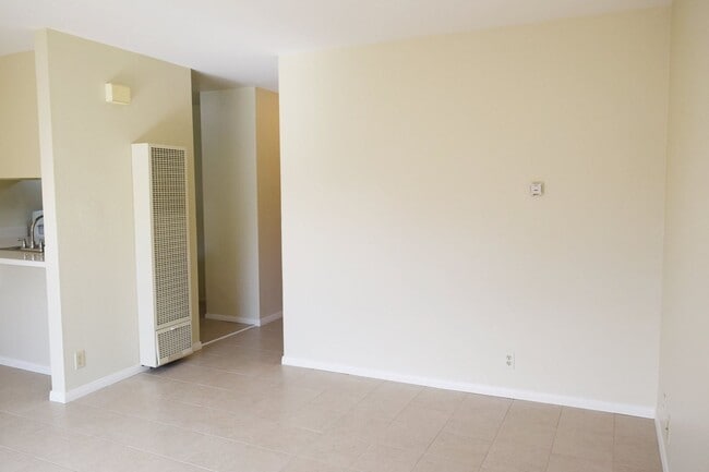 Building Photo - Upstairs 2BR/1BA North Park Apt with Assigned Parking and Laundry On-Site!