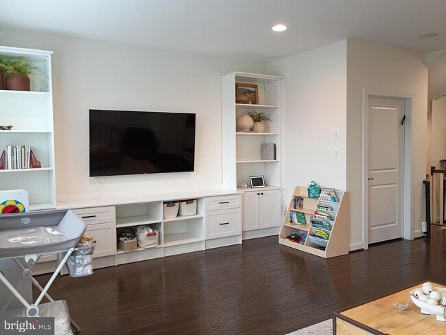 Building Photo - 3113 Sundrops Ct