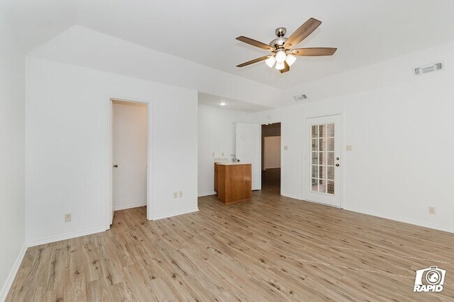 Building Photo - 4911 Sherwood Dr