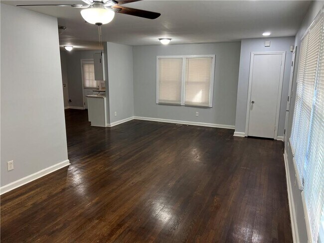 Building Photo - 2450 Crestview Ave