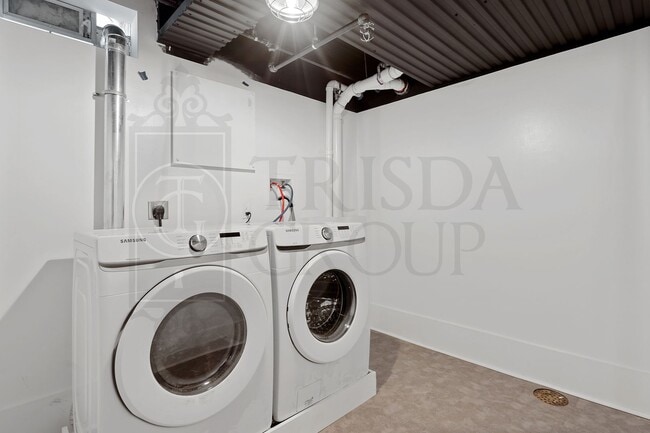Building Photo - Apt 4 Avail July 18th!  Unique 2 BR, 2 BATH Apt in the HEART of Mt Washington!  3 Off Street Park...