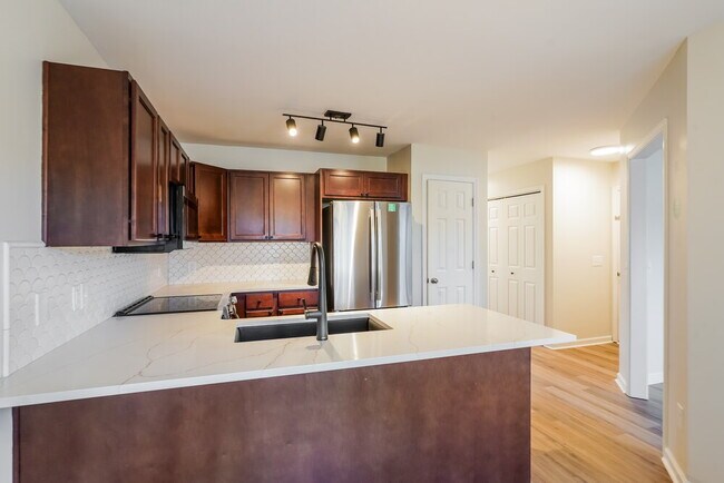 Building Photo - 125 Summerlake Pl