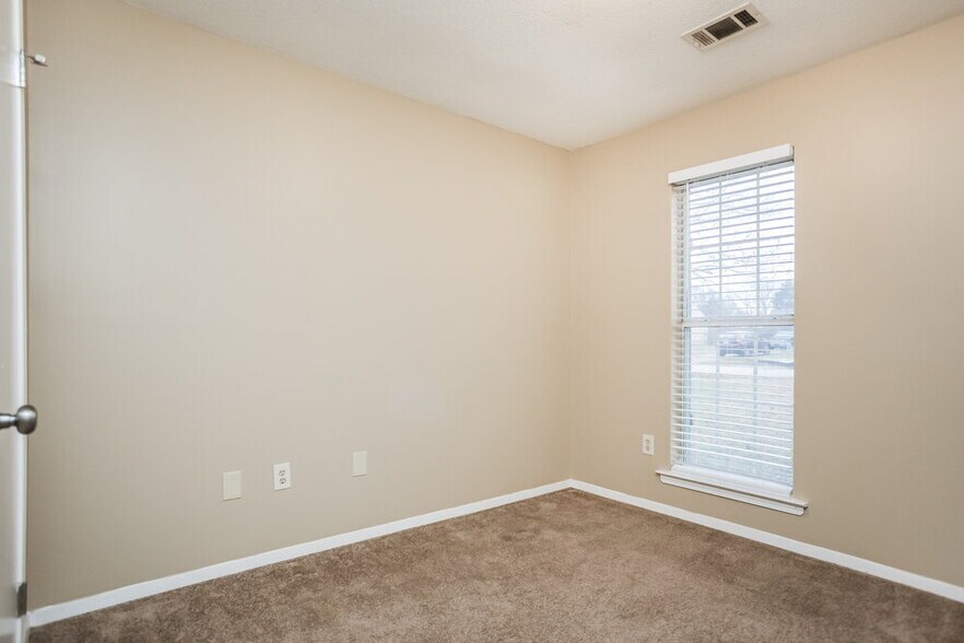 Building Photo - 6265 Jamestown Dr