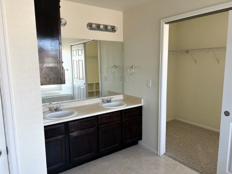Building Photo - 1761 Silver Meadow Cir
