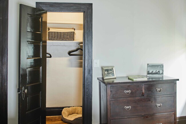 Building Photo - 1623 11th Pl S