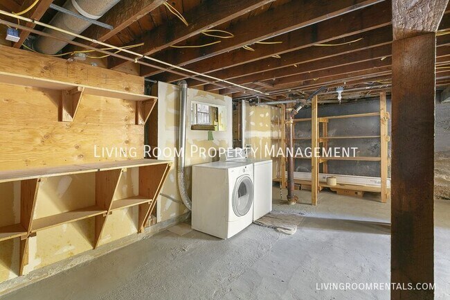 Building Photo - 1525 SE Pershing St