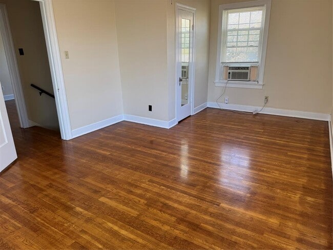 Building Photo - 703 W 35th St