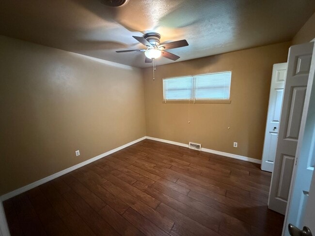 Building Photo - Cozy 3 BDR Home Located in the Sandia Scho...