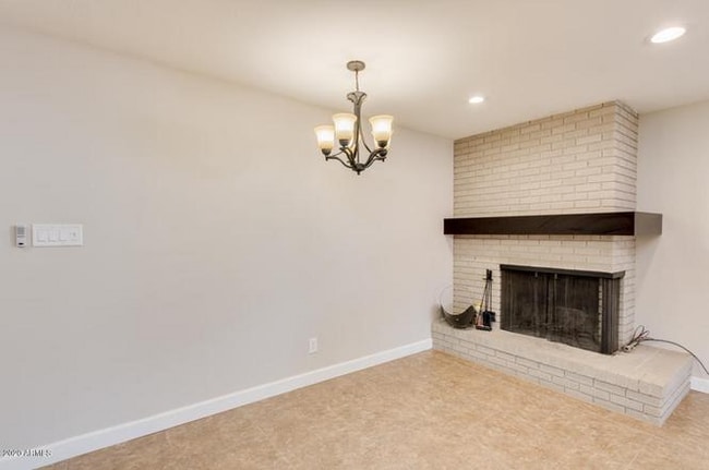 Building Photo - 110 W Del Rio Dr
