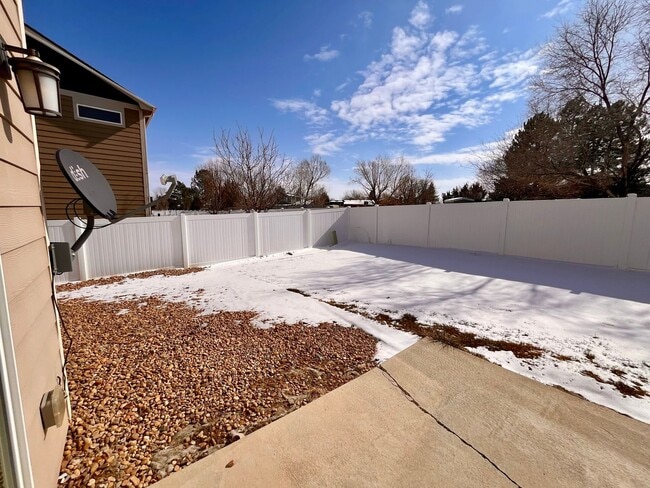 Building Photo - Spacious 3 Bedroom, 2.5 Bathroom Just South of Loveland